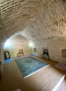 اتاق شاهنشین کاروانسرای شاه عباسی ده نمک
