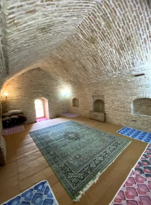 اتاق شاهنشین کاروانسرای شاه عباسی ده نمک